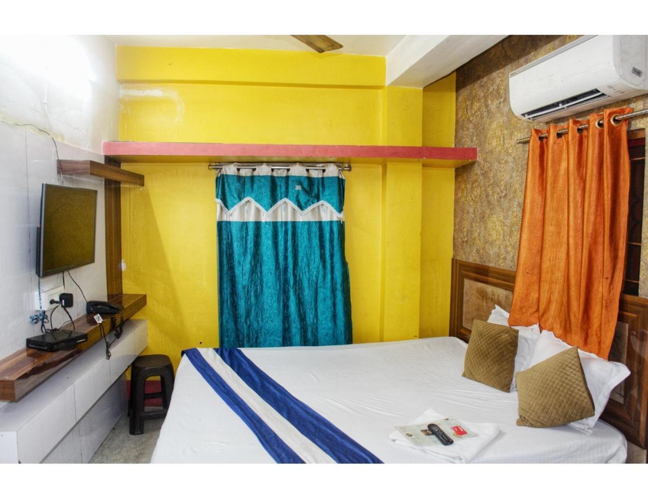 Palace, Homestay